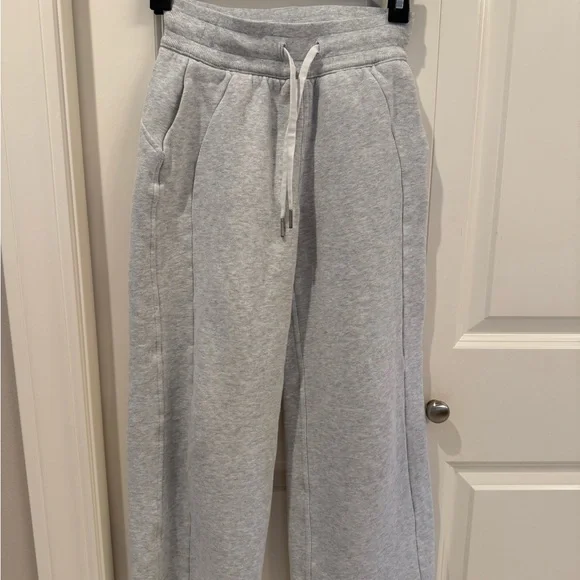 Lululemon Scuba Mid-Rise Wide-Leg Pant Short - Picture 3 of 4